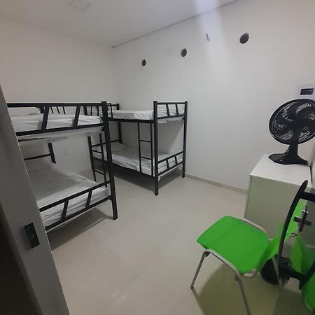 Hostel E Pousada ガラニュンス エクステリア 写真