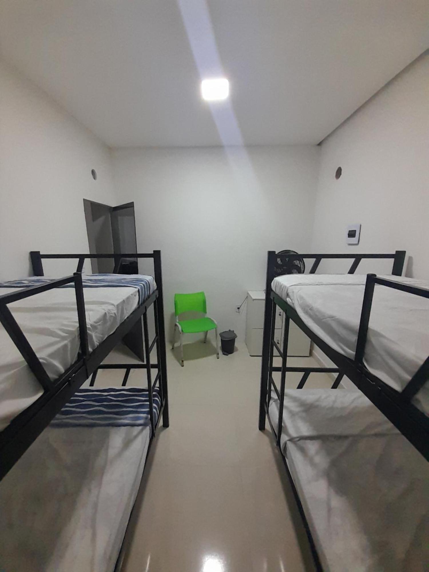 Hostel E Pousada ガラニュンス エクステリア 写真