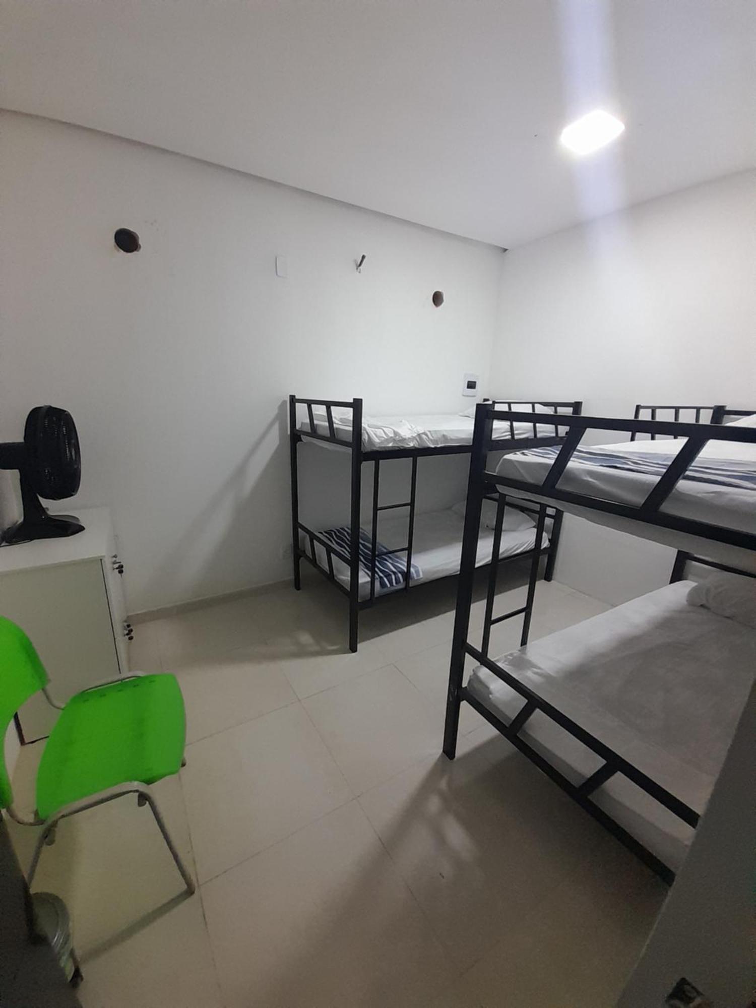 Hostel E Pousada ガラニュンス エクステリア 写真