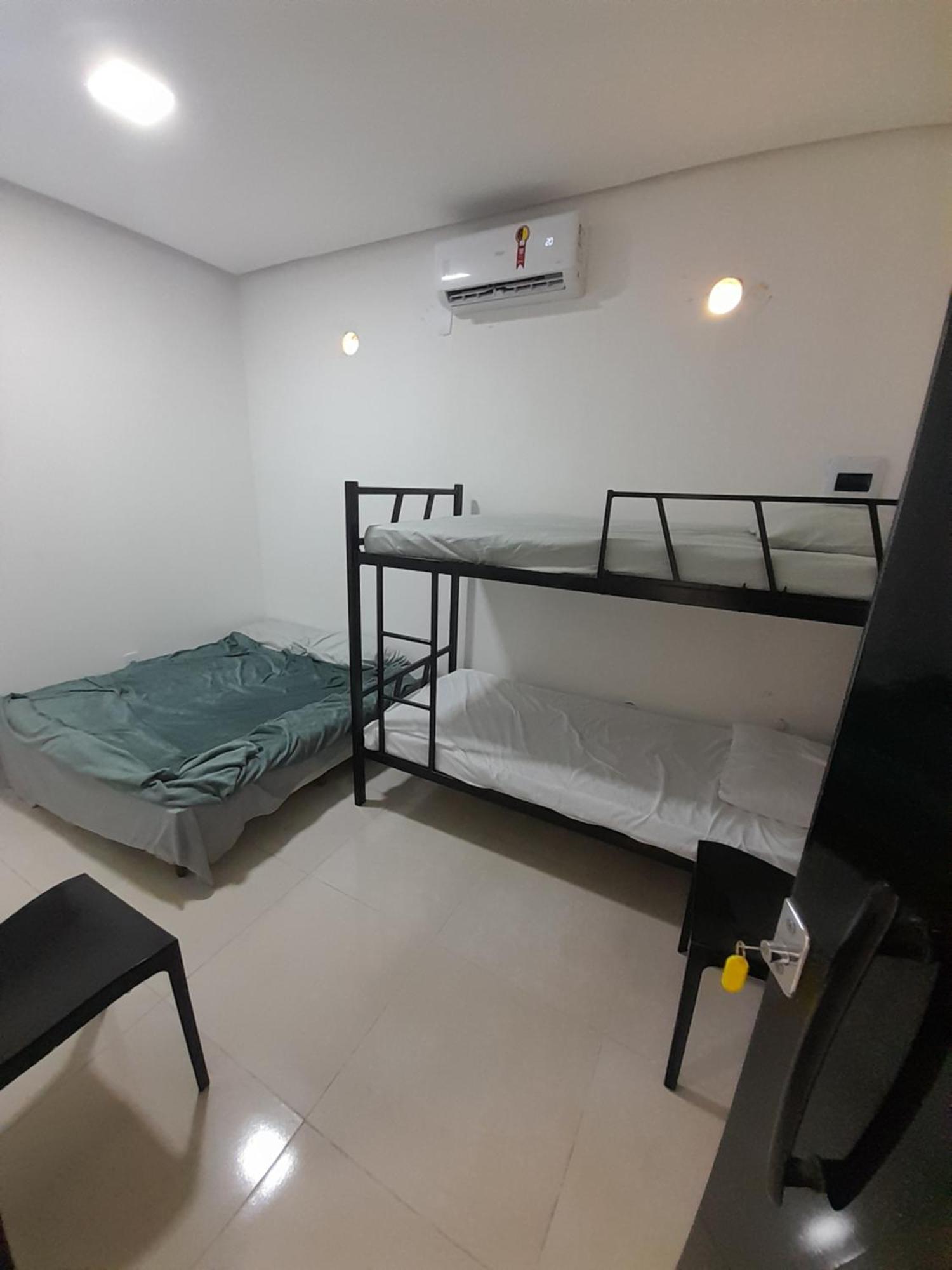 Hostel E Pousada ガラニュンス エクステリア 写真